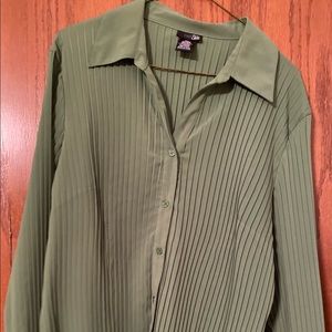 {{3/$10 item}} East 5th Women’s Shirt